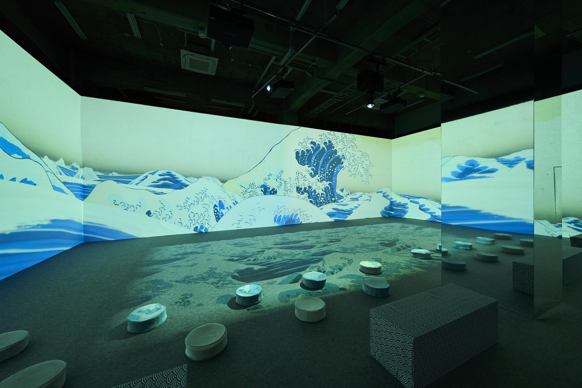動き出す浮世絵展「藍」の空間
