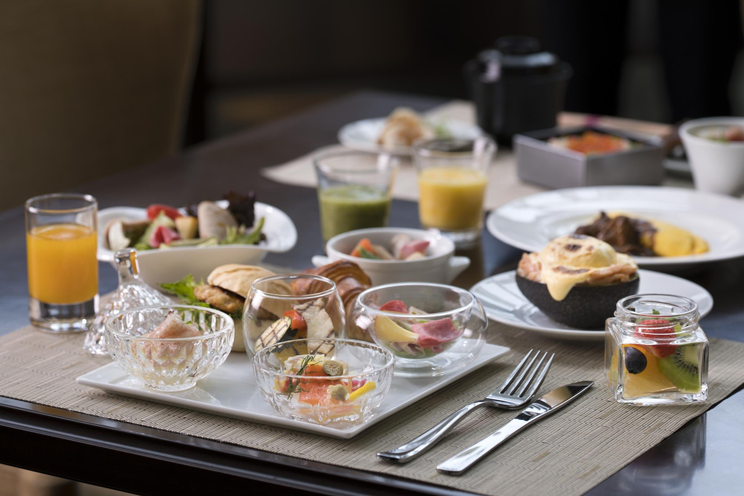 ゲストラウンジ「アトリウム」で提供される朝食は宿泊客にも好評だ Photo: courtesy of 東京ステーションホテル