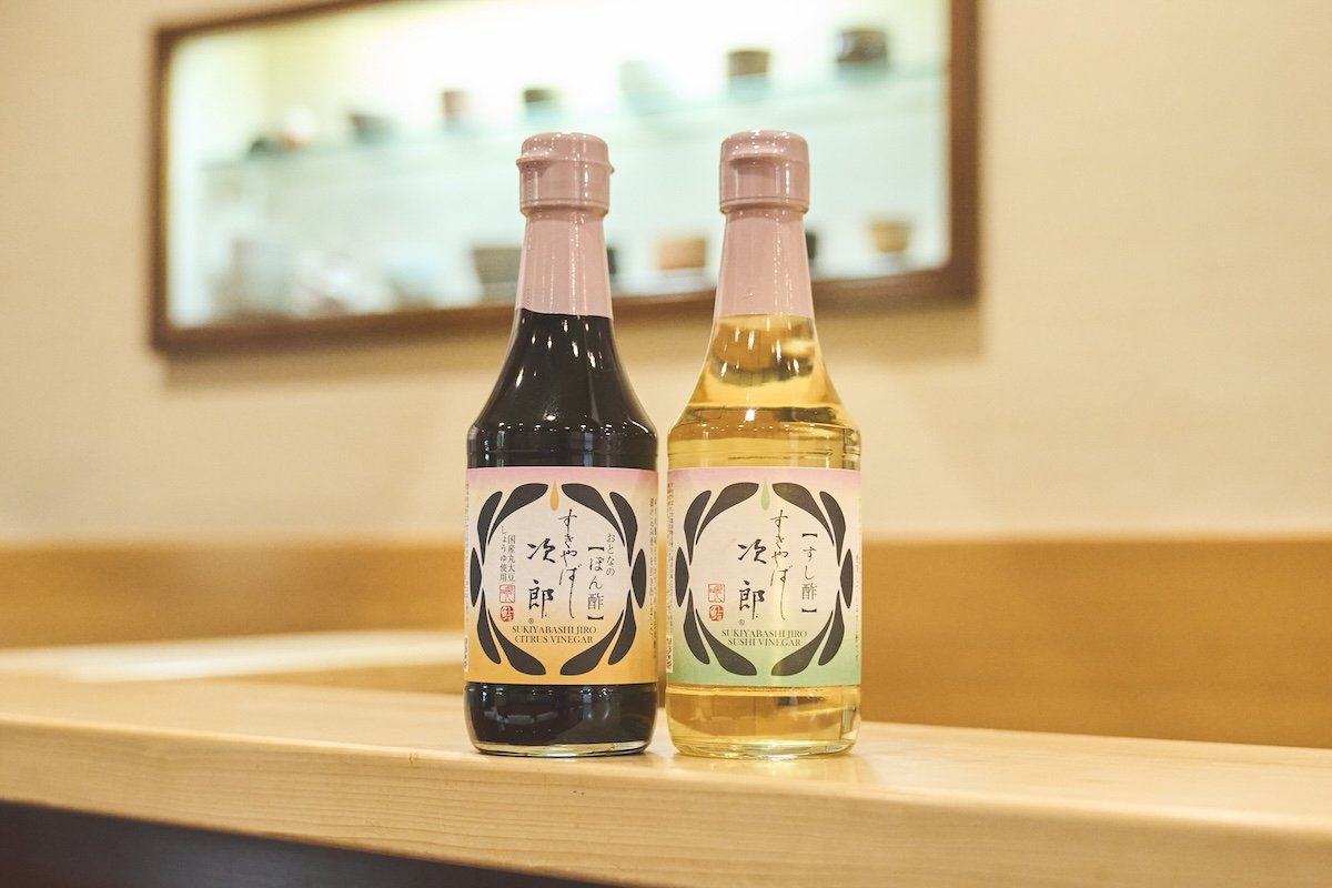 二郎氏が工夫を重ねて調合した酢を食品メーカーと協力して市販用に商品化した