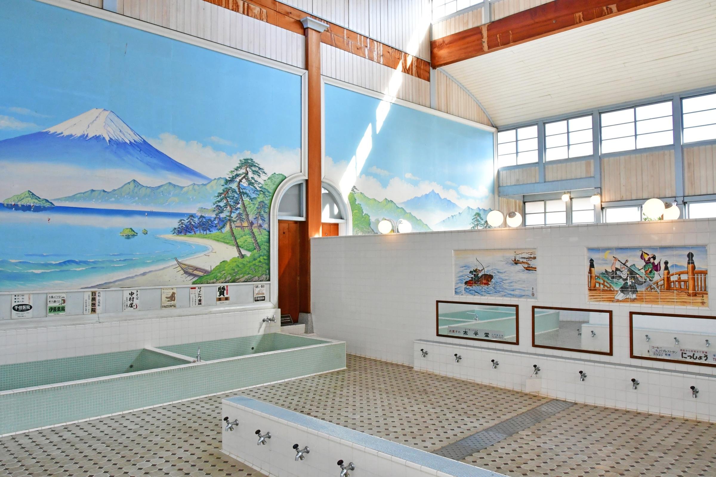 富士山が描かれた子宝湯の浴室