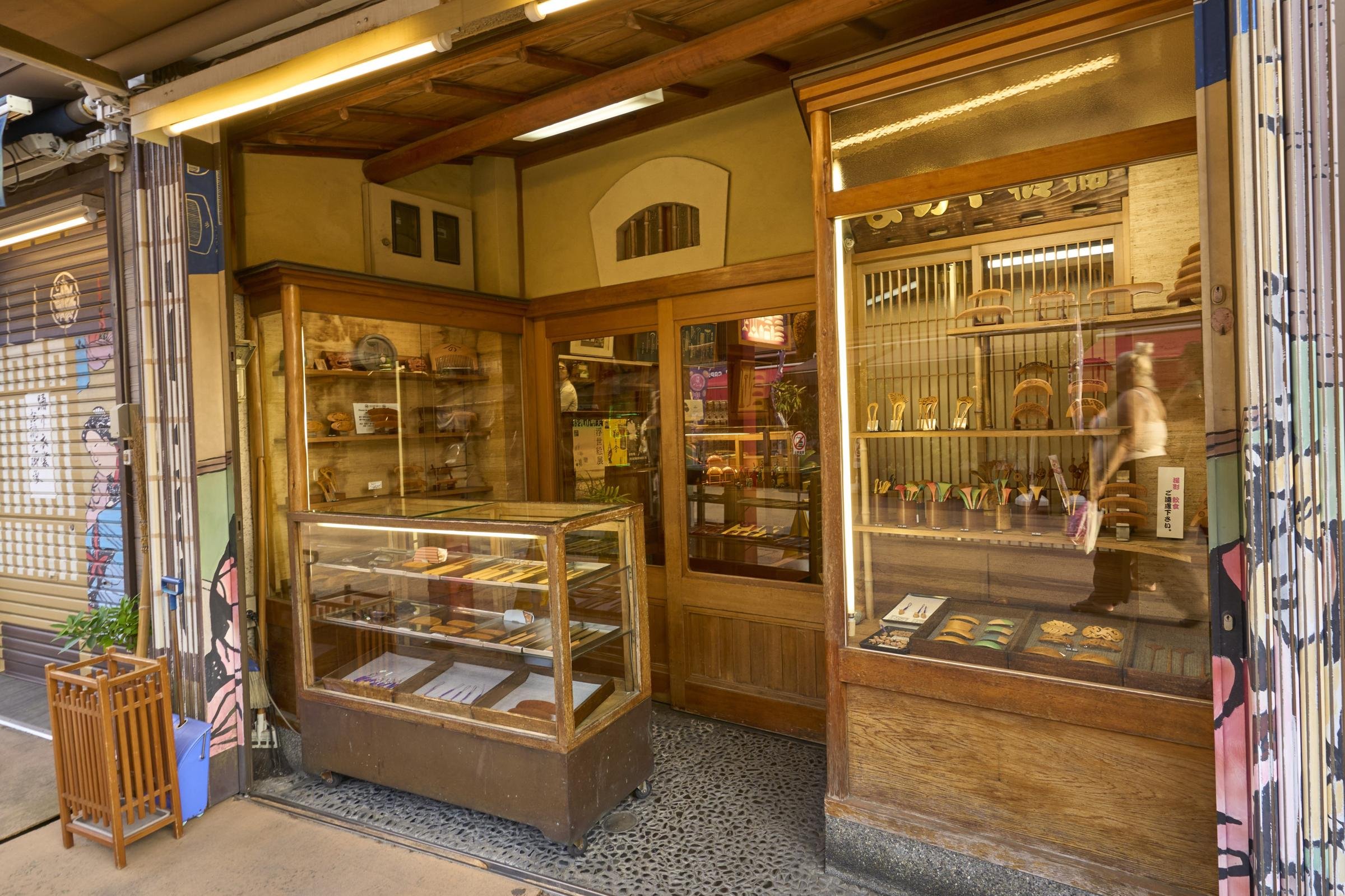 こぢんまりとしていながら、入りやすい雰囲気の店構え