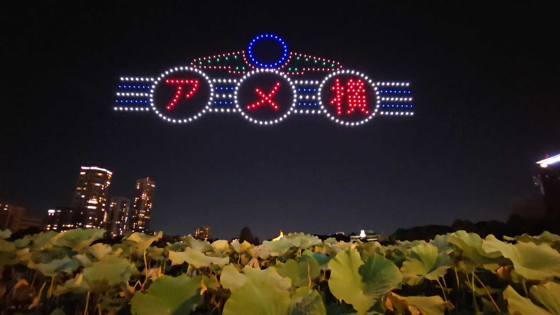 夜空にドローンが放つ驚きと感動―未来型エンタメの可能性