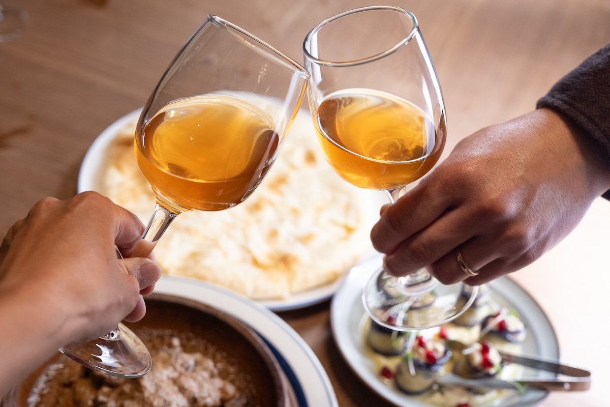 独特の美しい琥珀色からジョージアワインはオレンジワインとも呼ばれる