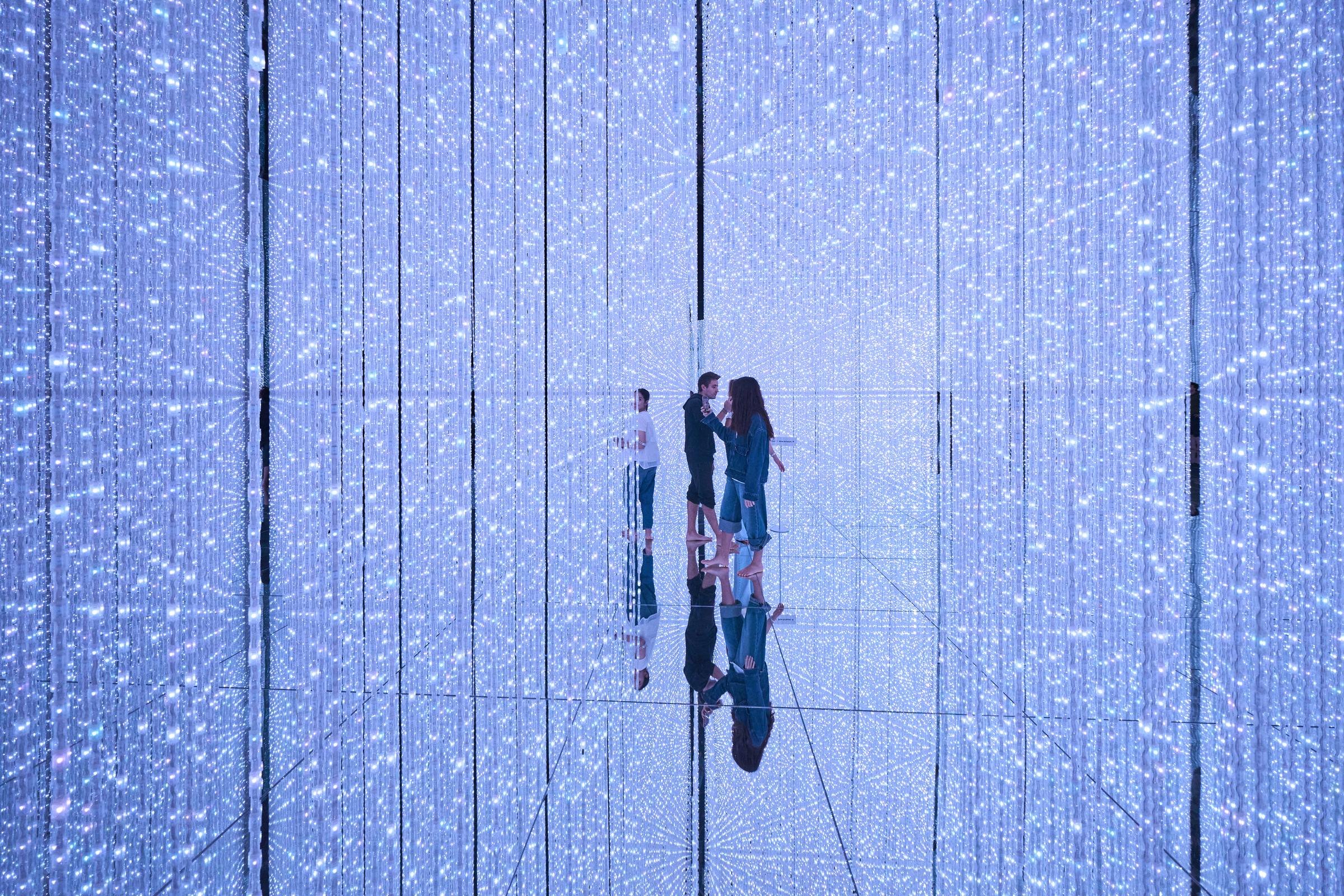 「The Infinite Crystal Universe」