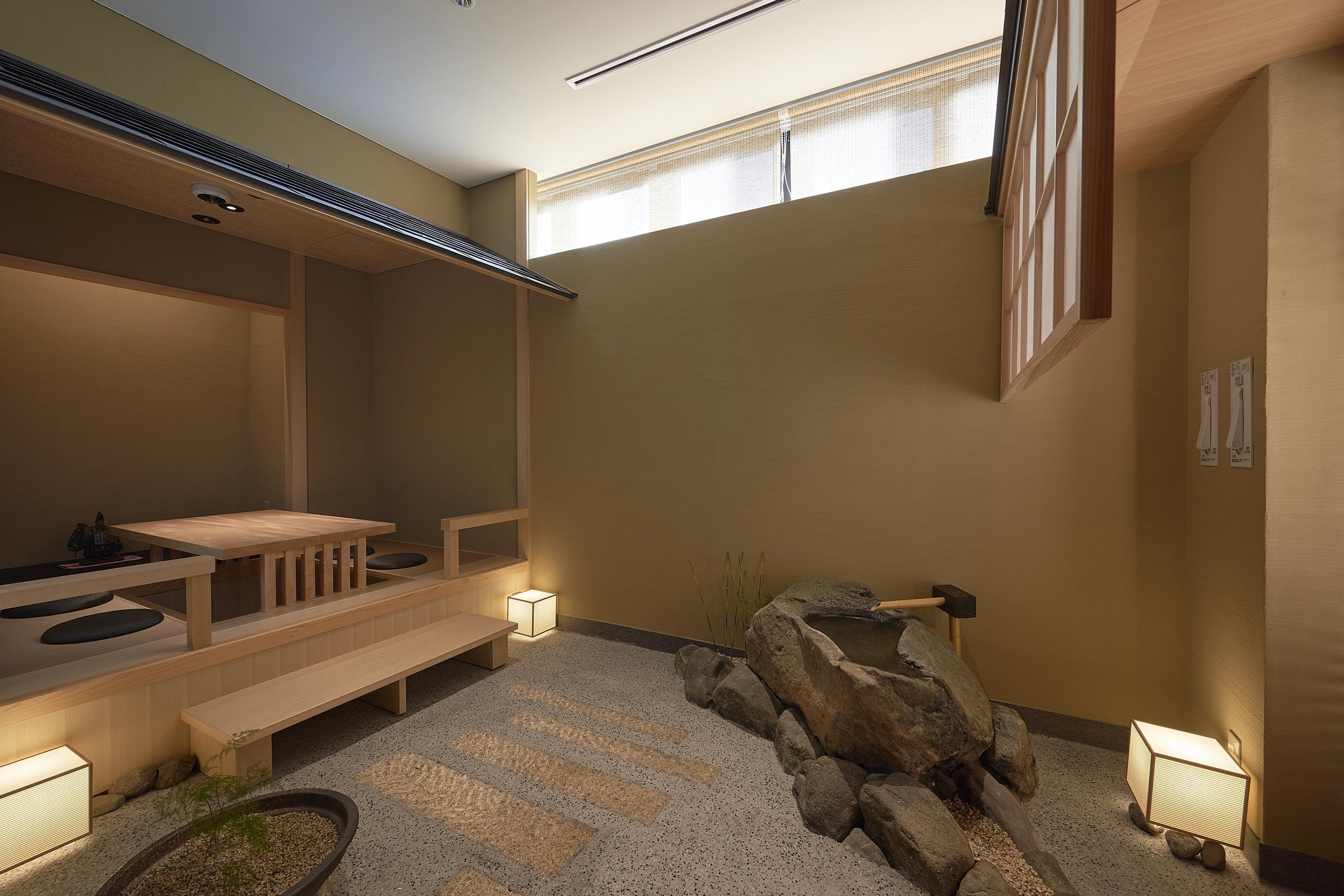 和の雰囲気を感じさせる3階の四阿（あずまや）Photo: courtesy of 伊勢廣