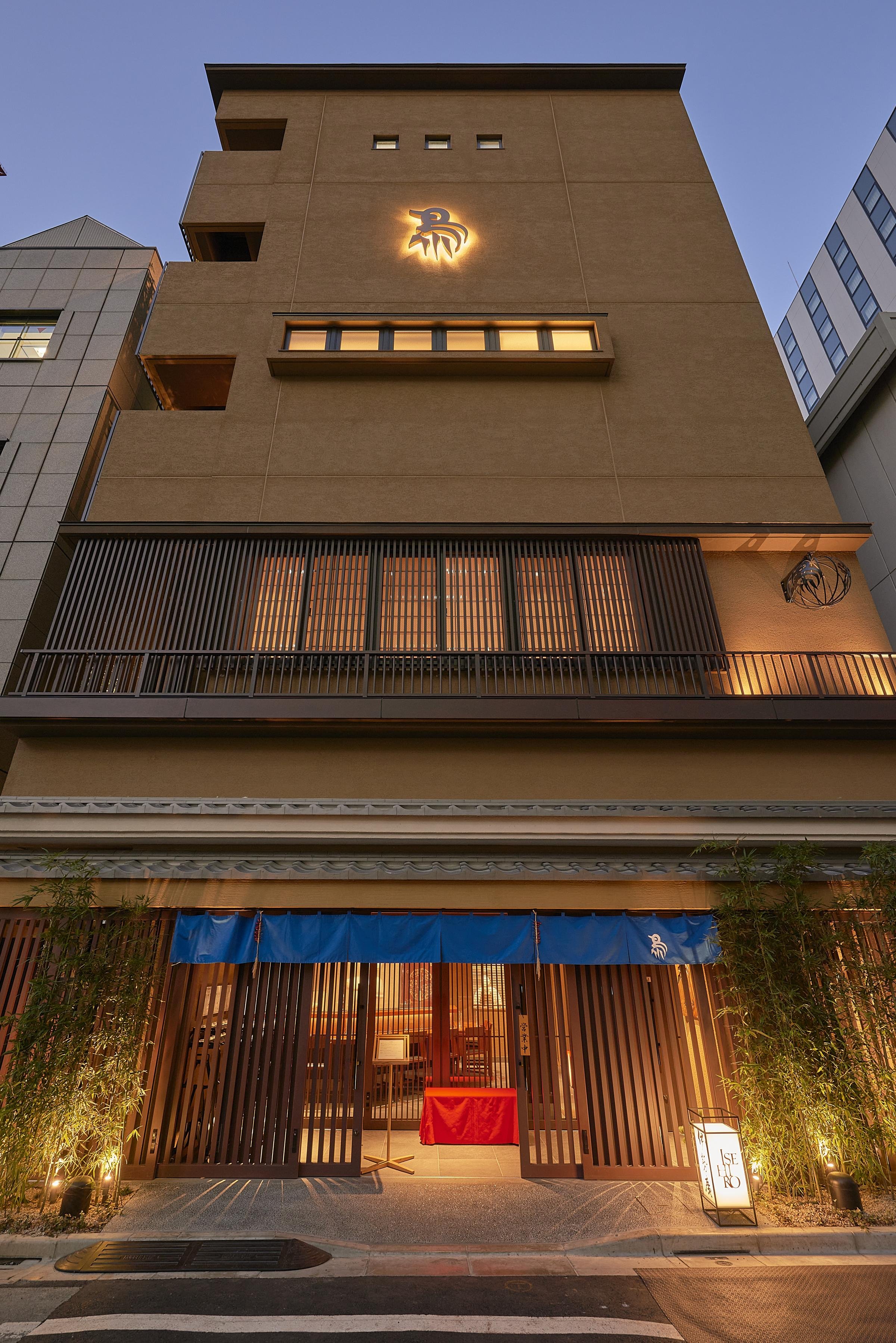 京橋にある伊勢廣本店は5階建て。仕込み専用の階もある Photo: courtesy of 伊勢廣