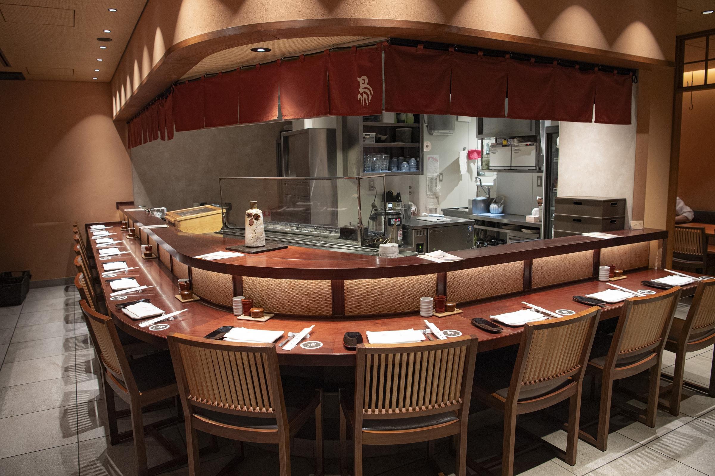 カウンター席では職人の技を楽しめる