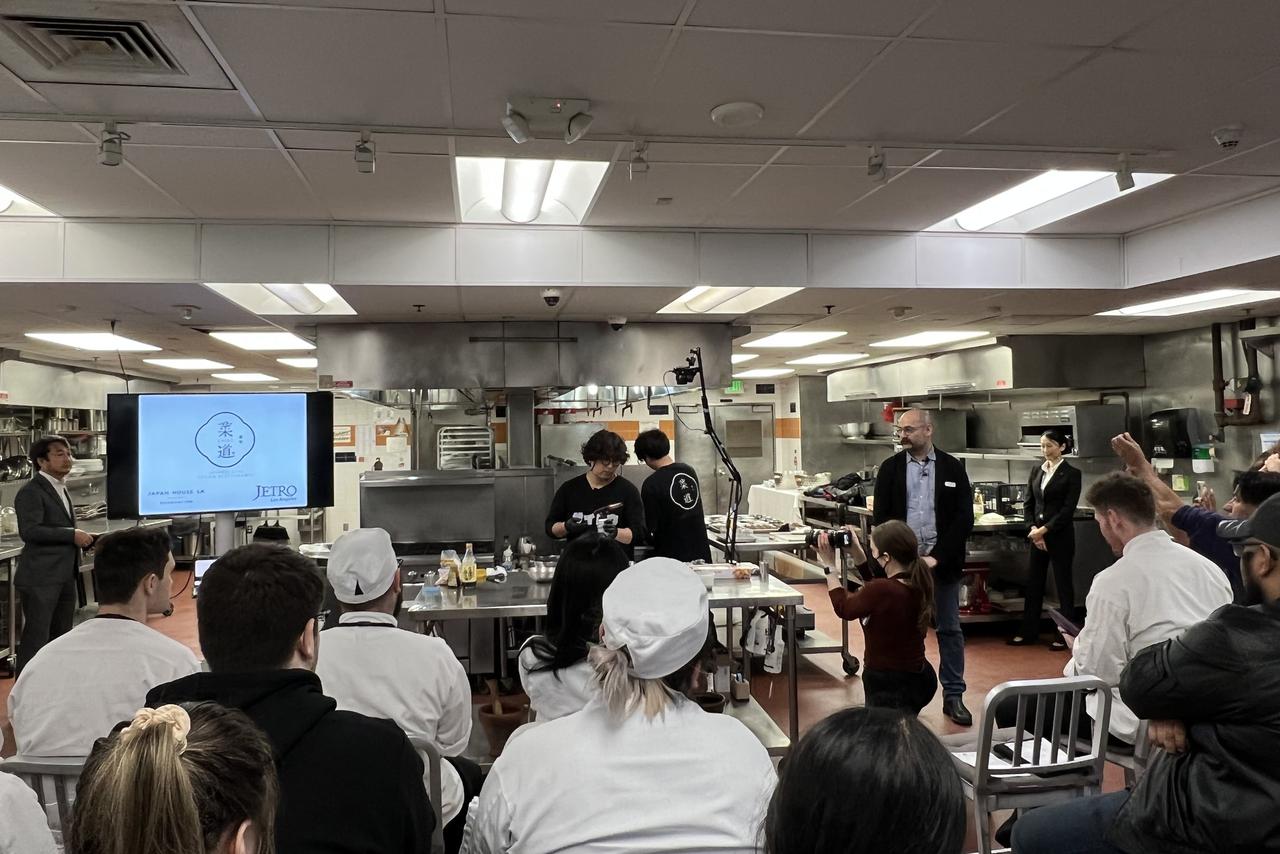 Chef Kusumoto lectures at a cooking school in the USA.