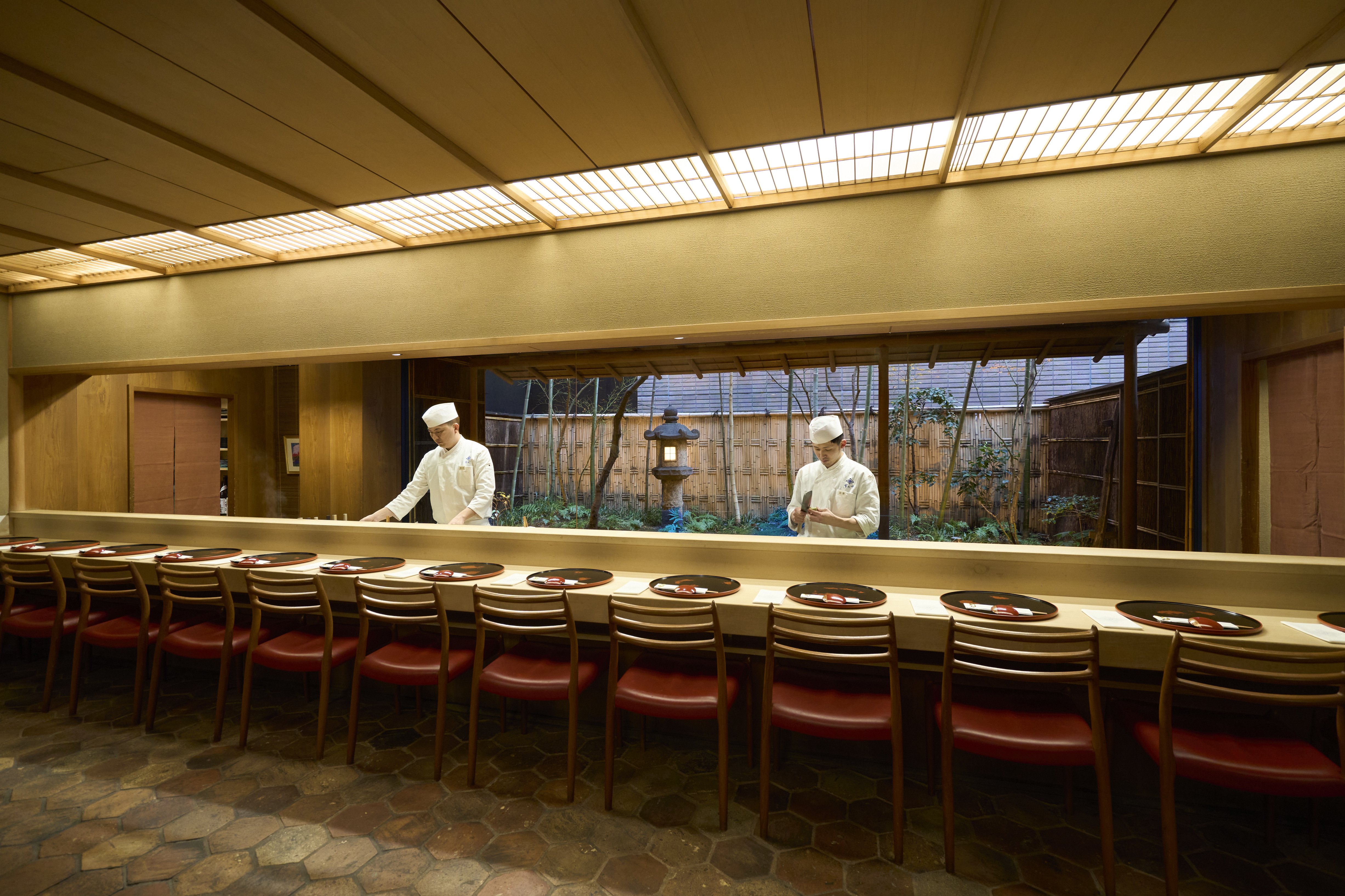 Diners at the counter seats can enjoy conversations with the chef.
