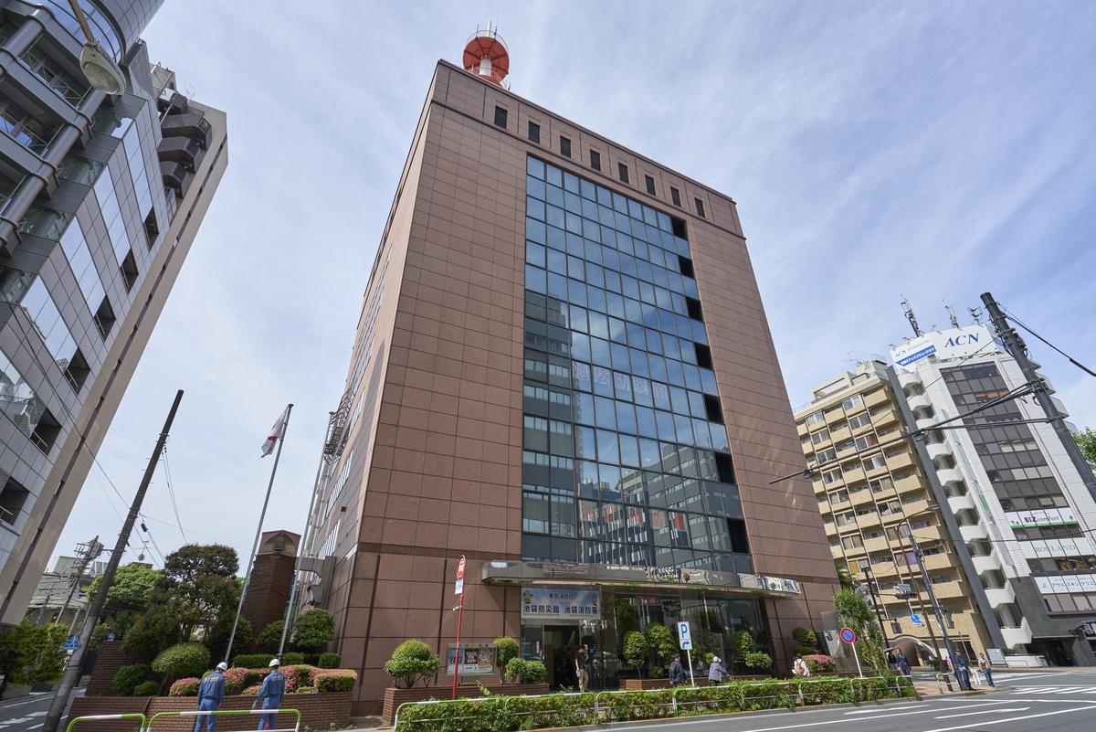 The center is conveniently located just a five-minute walk from Ikebukuro Station.