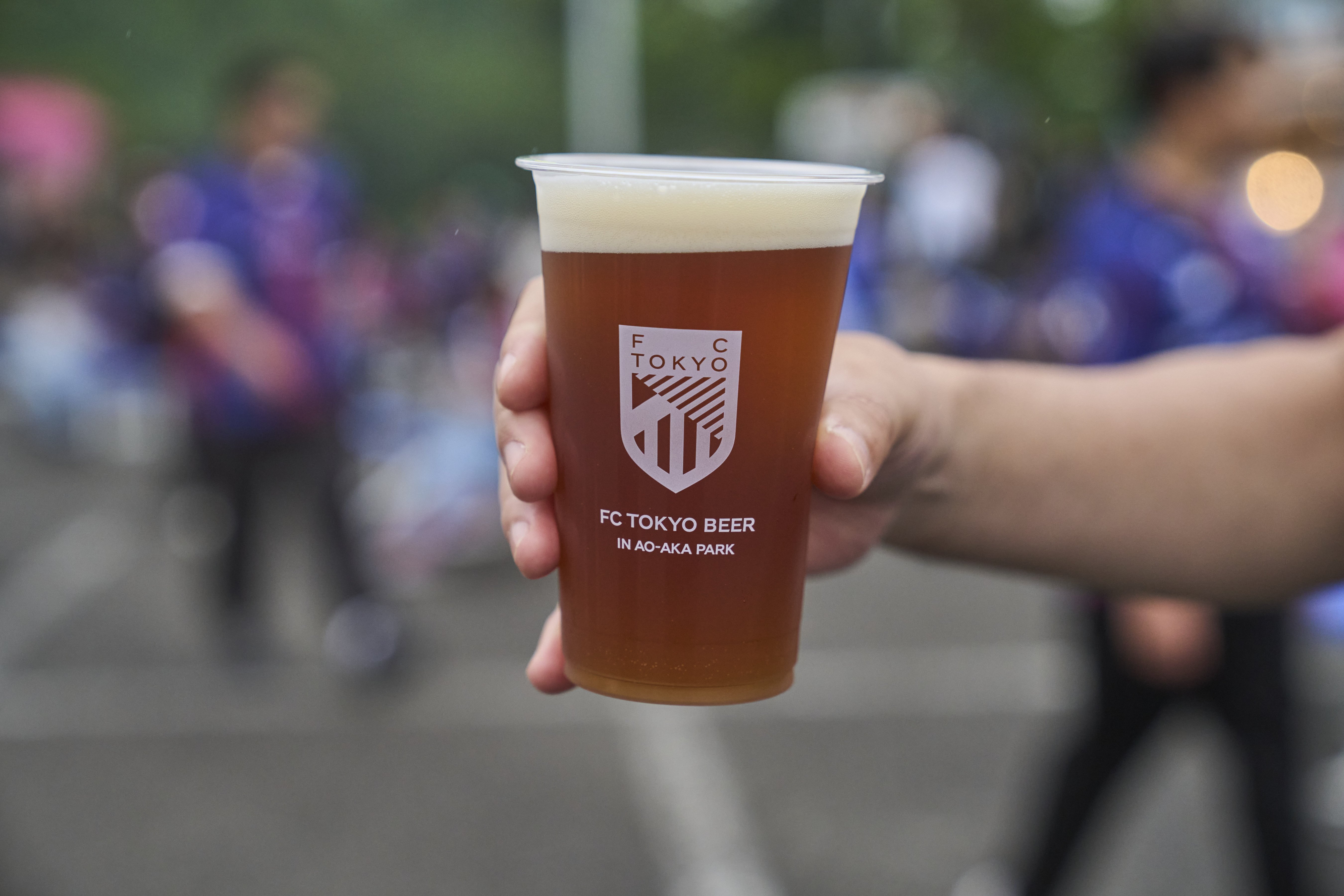 Delicious and refreshing—and served in an FC Tokyo Beer cup.