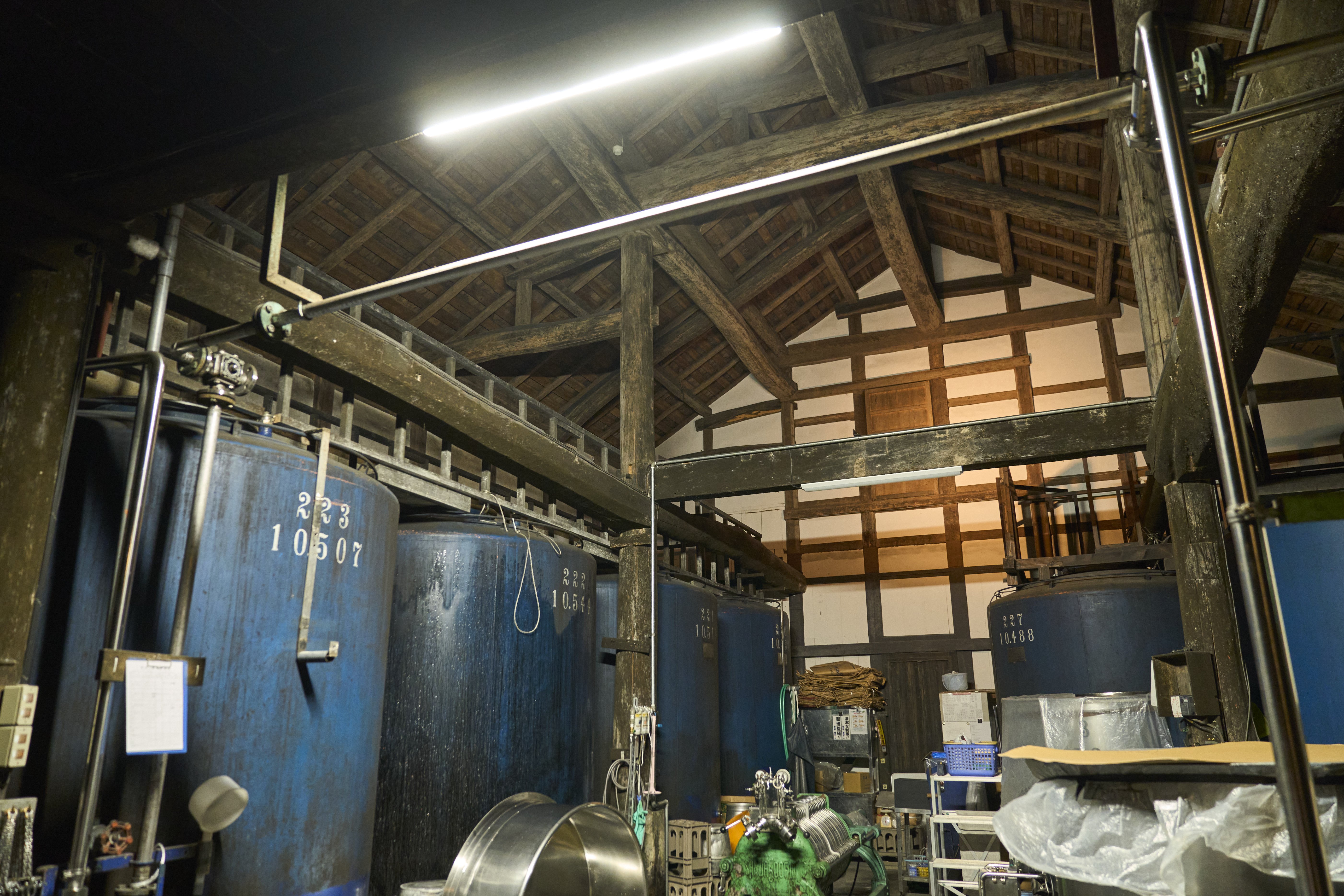 Genroku-gura has a very high ceiling. The blue tanks store sake.
