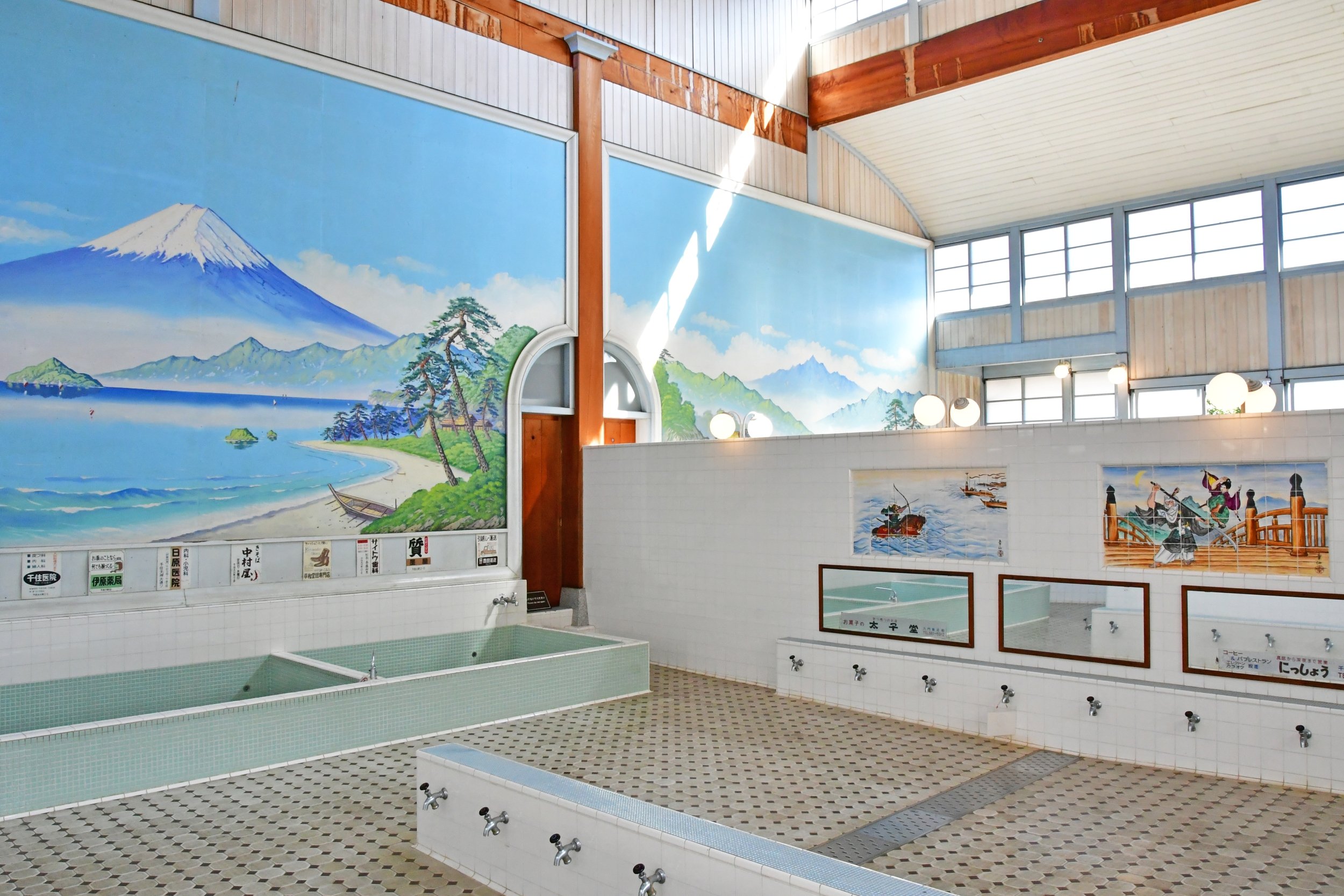 Kodakara-yu's bathroom with Mt. Fuji painted on the wall. Photo: courtesy of the Edo-Tokyo Open Air Architectural Museum