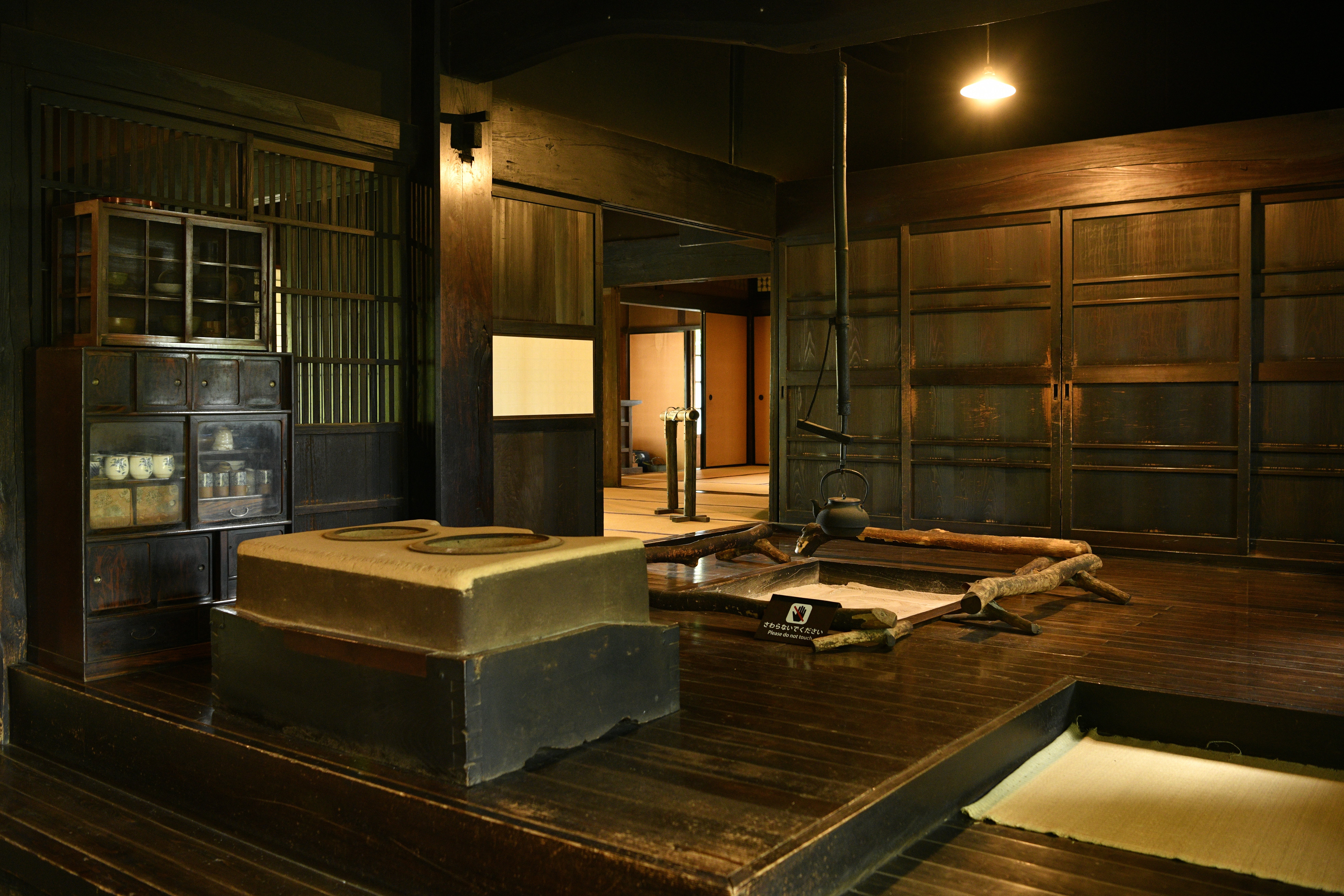 The Yoshino farmhouse's living room where you can feel the lifestyle of the time.