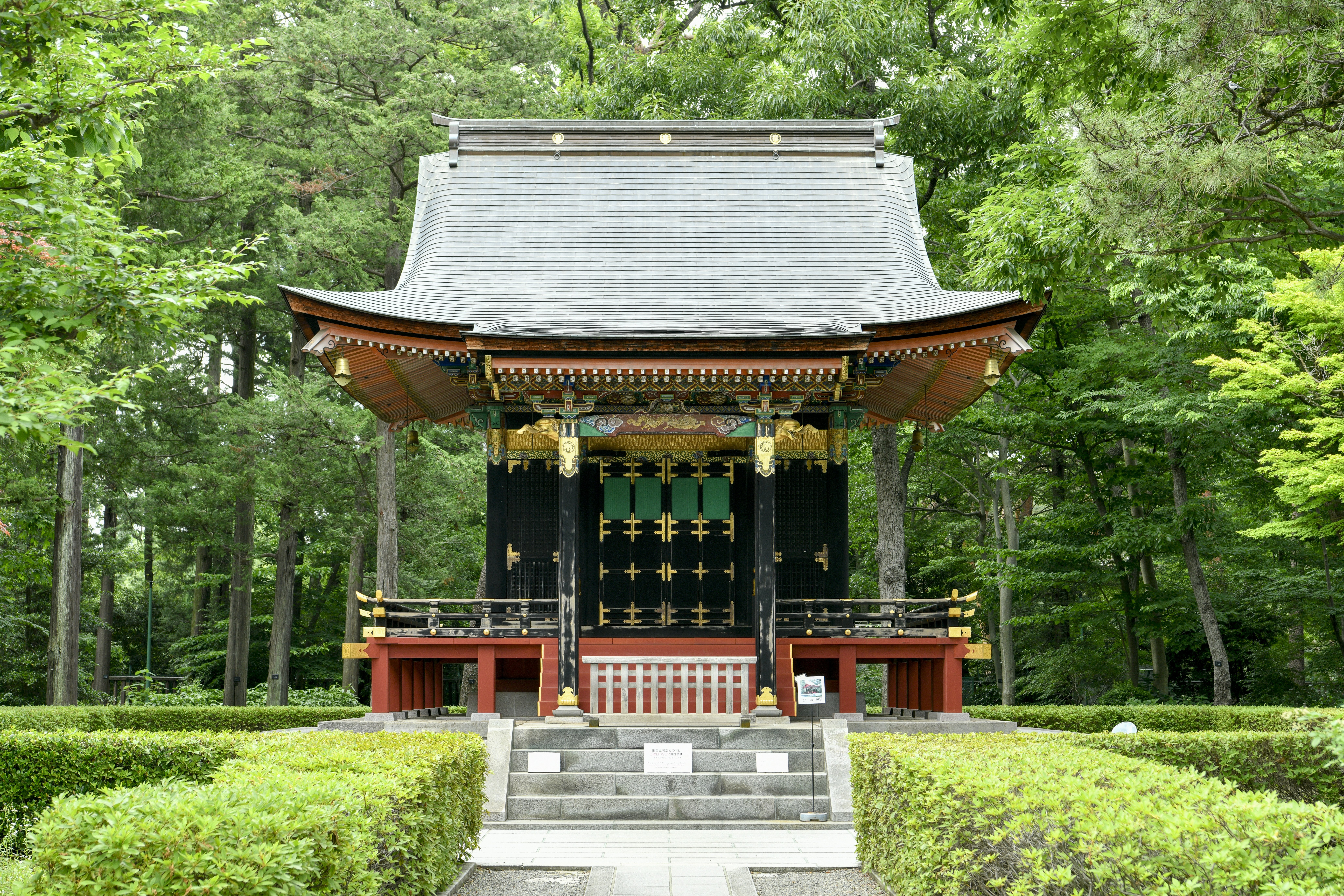 The Jisho-in Mausoleum (Otama-ya), built in 1652, is a Tangible Cultural Property designated by the Tokyo Metropolitan Government.