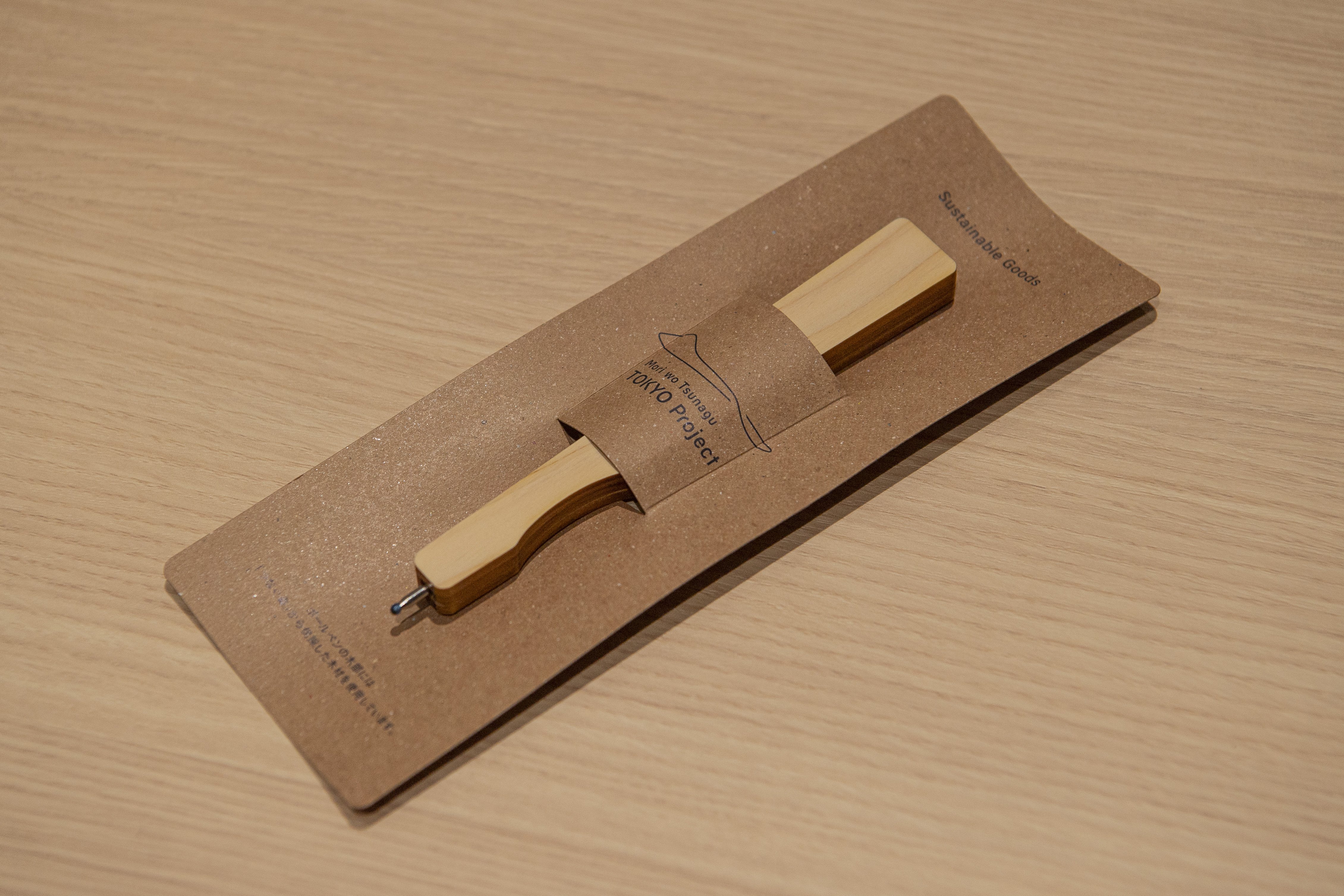 Ballpoint pen with grip made from wood scraps from Tsunagu Mori.