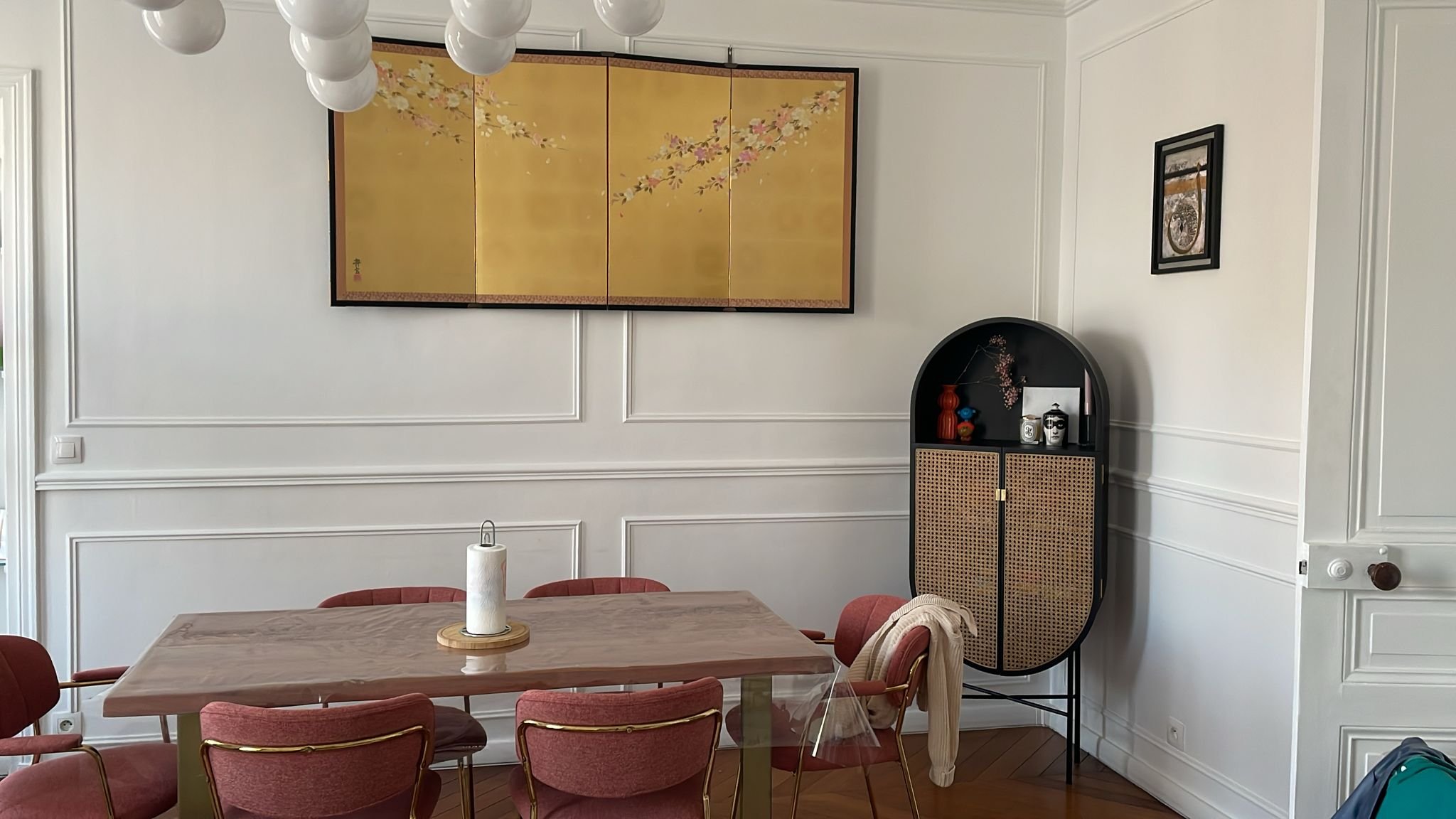 Overseas, displaying byobu on the wall has become a popular style. Photo: courtesy of Kataoka Byoubu