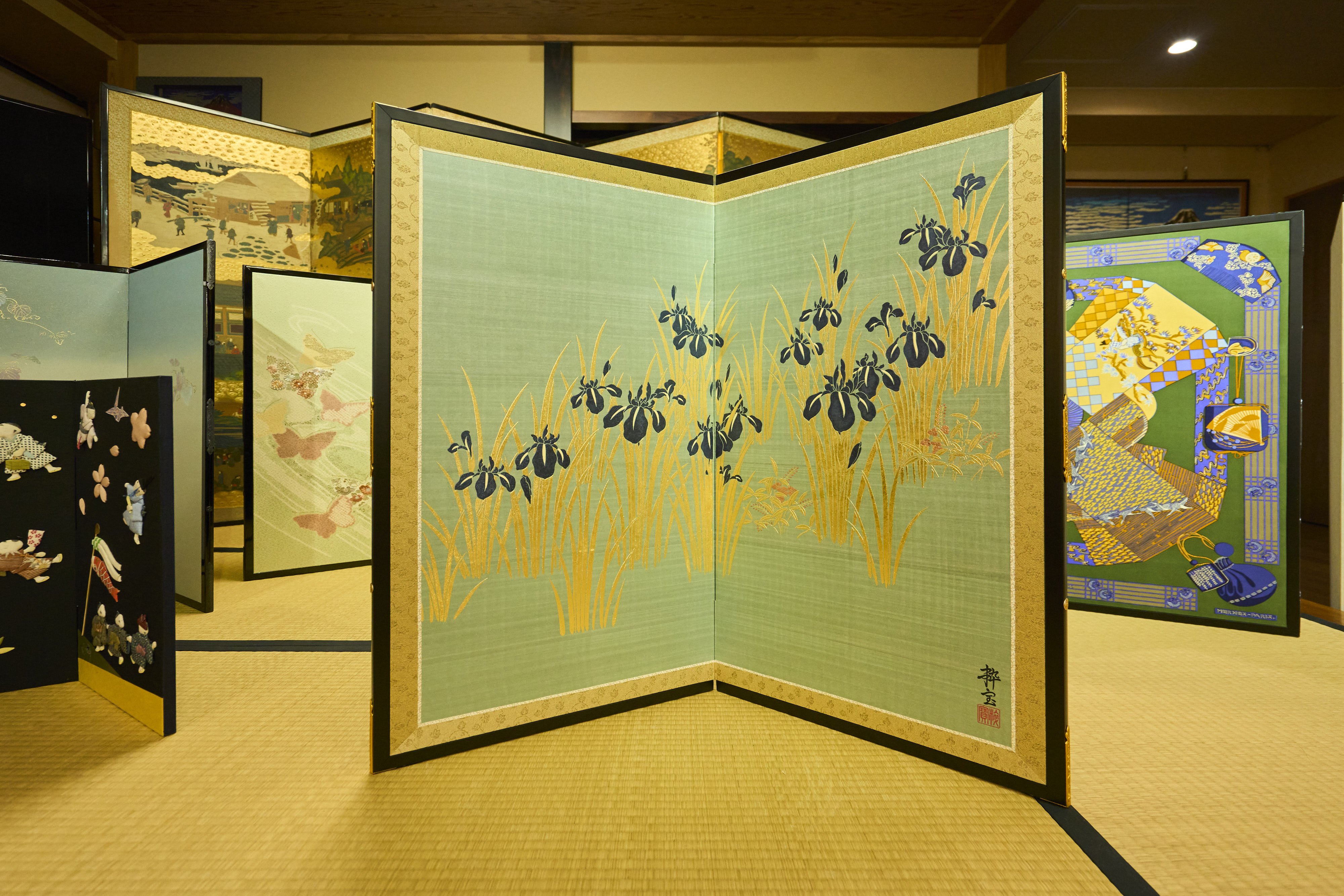 Byobu are also popular among international visitors for their beauty.