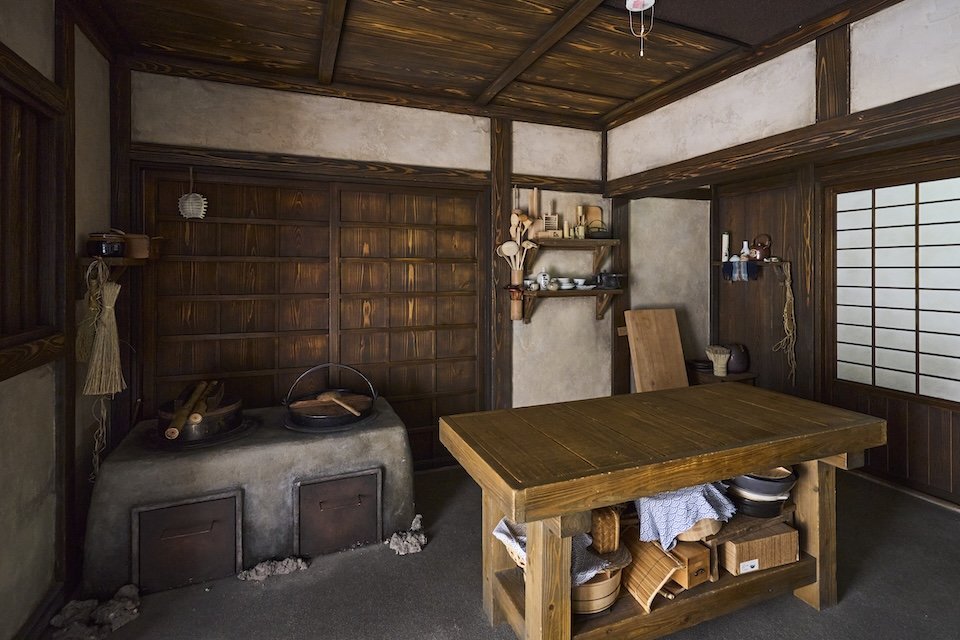 Drawing on a wide range of historical sources, Ukiyo's Kitchen recreates the atmosphere of an Edo-period kitchen in meticulous detail, from the ceiling down to the sliding doors.