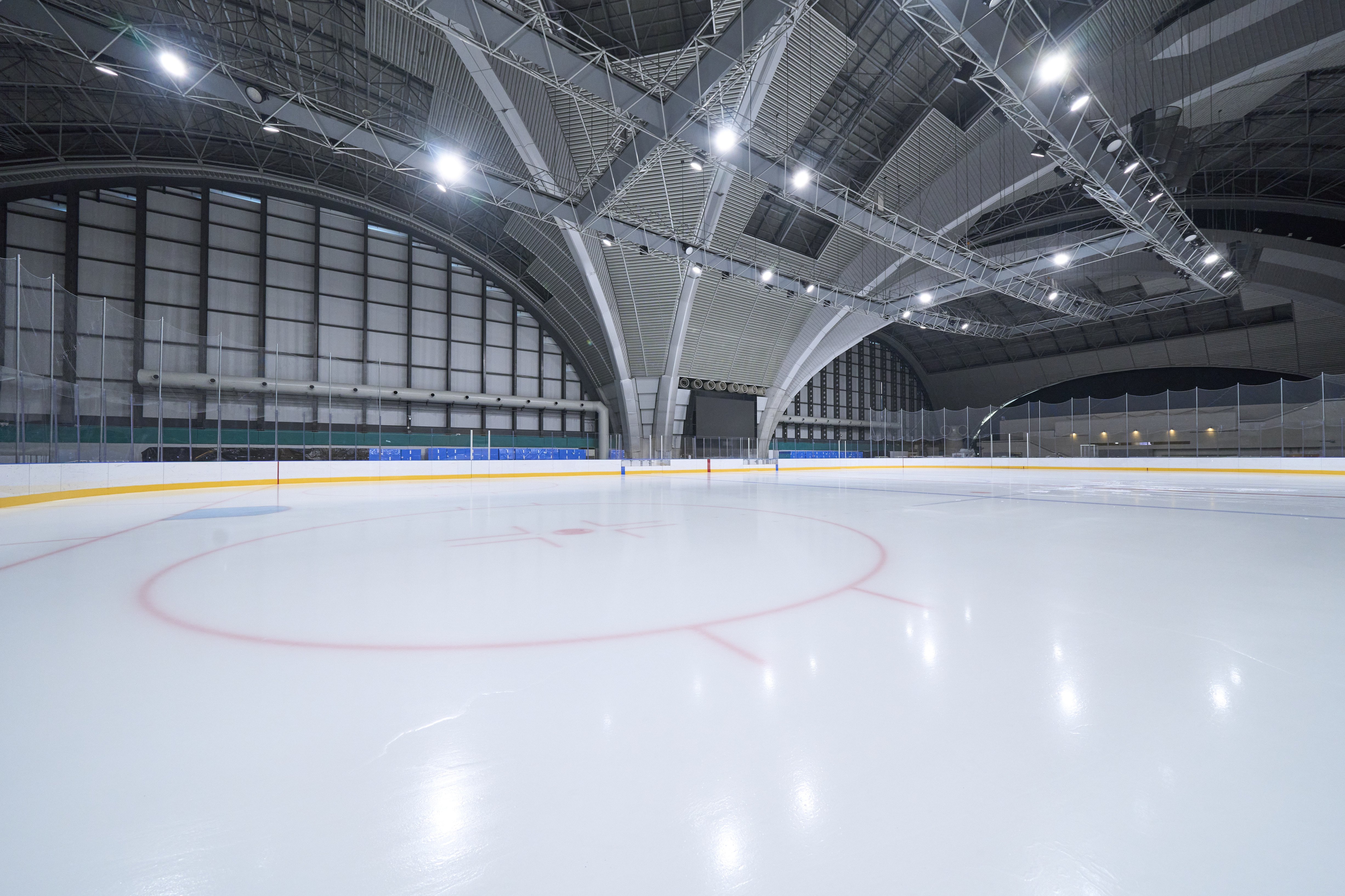 The illuminated main rink. Photo: courtesy of Central Sports Co., Ltd.