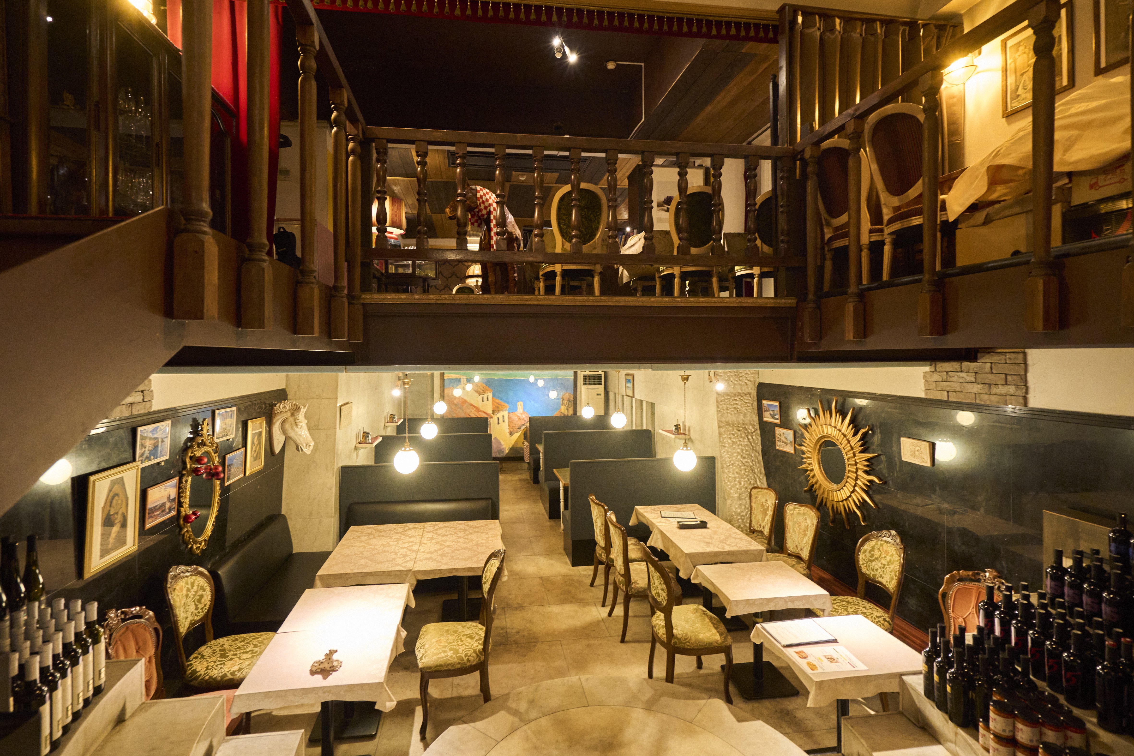 The lower floor is for relaxed, casual dining; the upper floor is a more formal space reserved for multi-course dining.