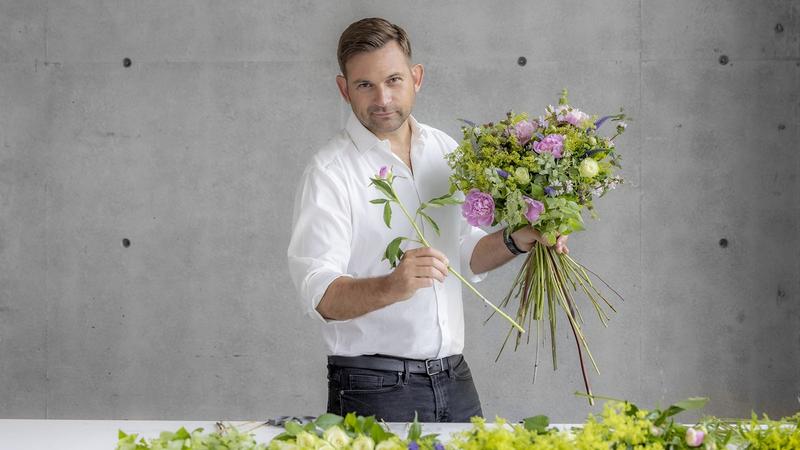 Nicolai Bergmann's Cross-Cultural Communication Through Flowers