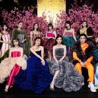 The Origin of Tomo Koizumi's Beauty as Seen in the Frilly Dresses That Fascinate the Worldの画像